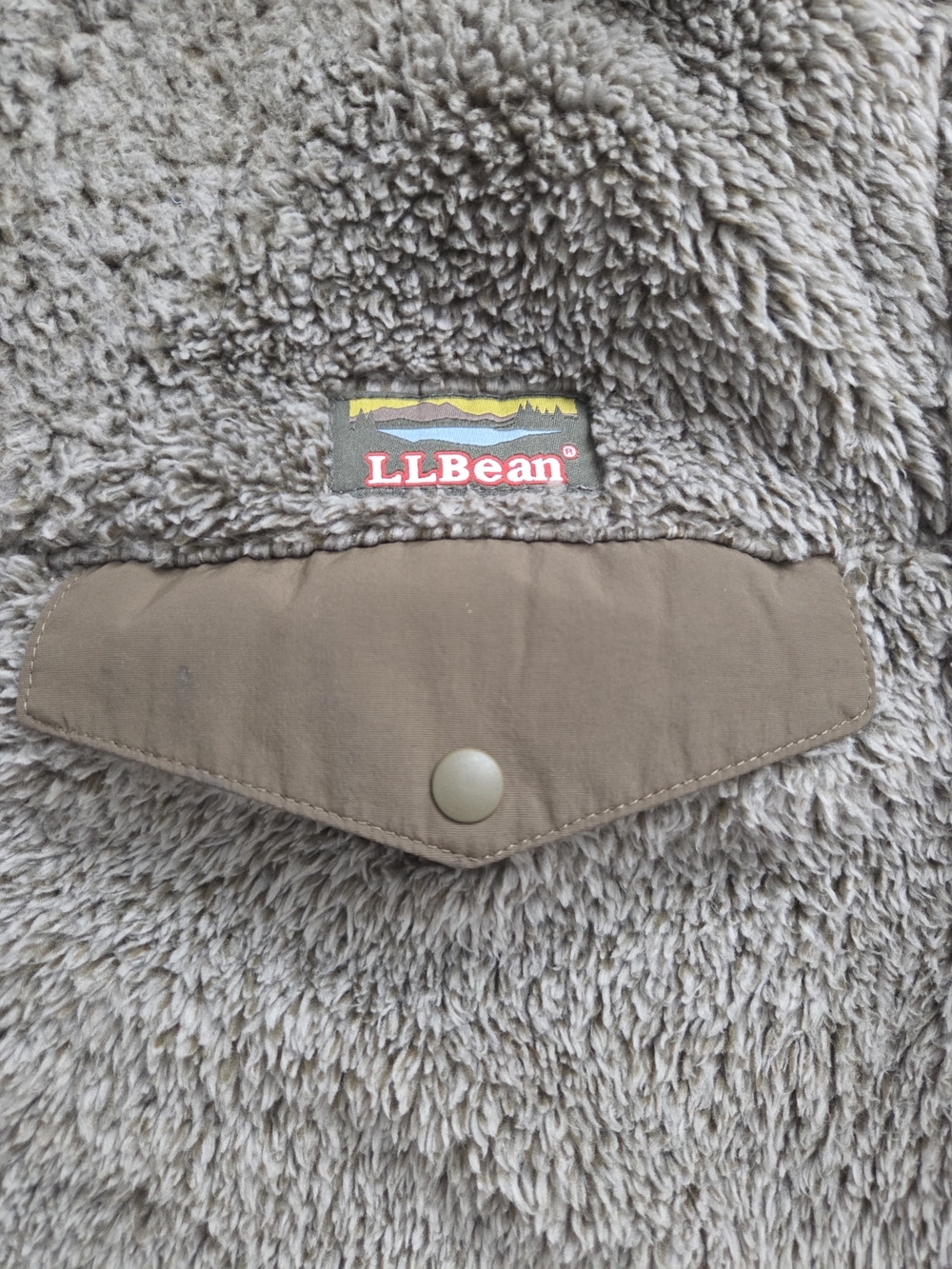 L. L. Bean Sherpa Fleece Zip Jacket in Taupe and Brown It has a small stain. - Picture 7 of 7